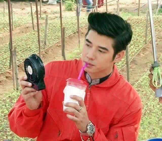 พัดลมพกพา USB ชาร์จได้ ลมแรง ไม่ระเบิด พัดลมพกพา USB ชาร์จได้ ลมแรง ไม่ระเบิด